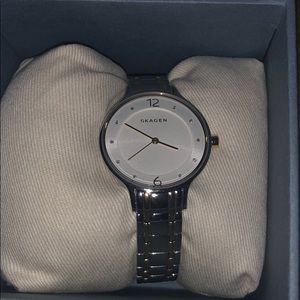 Sliver/gold watch
